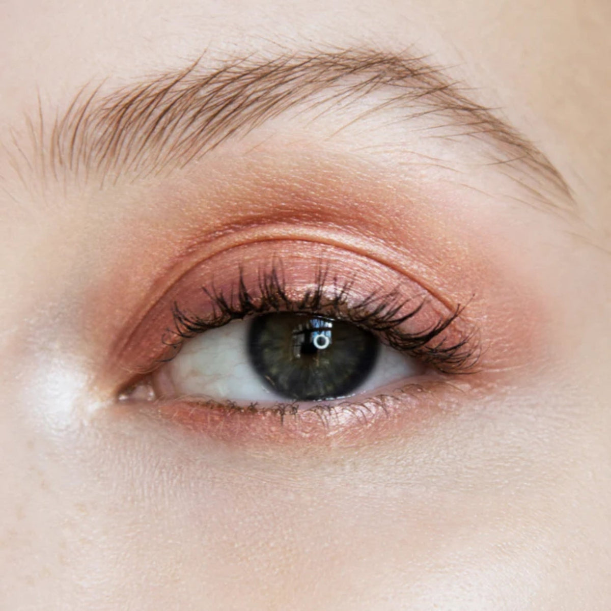 Should You Apply Eyeshadow or Eyeliner First? A Step-by-Step Guide