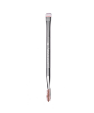Back2Brow Brush a dual-sided eyebrow brush. The top is plush, dense brush it sweeps powder easily through the brow for a full, natural look. The spoolie end helps diffuse, shape and blend, for a soft effect. 
